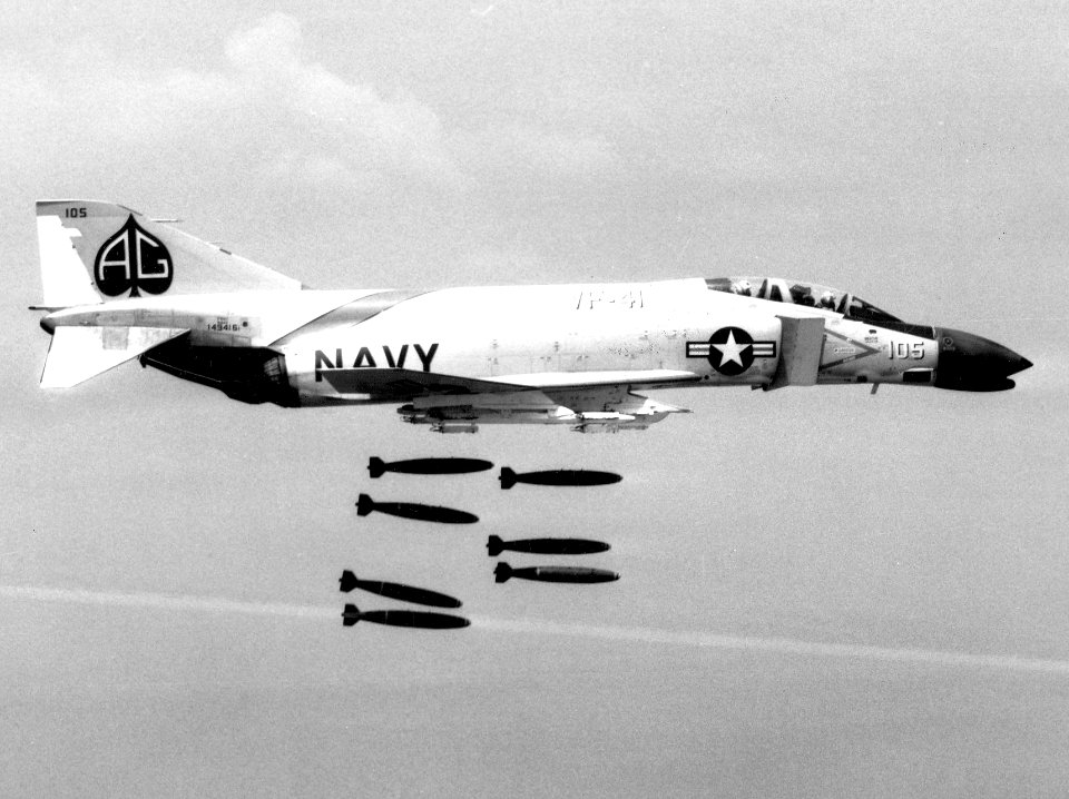 F-4B Phantom of VF-41 dropping bombs in 1962
