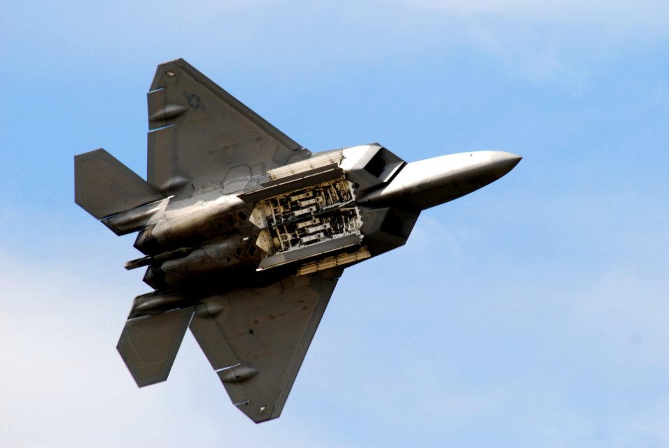 F-22 Raptor shows its weapon bay