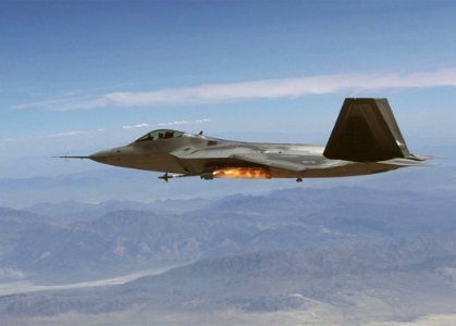 F-22 fires AIM-9X