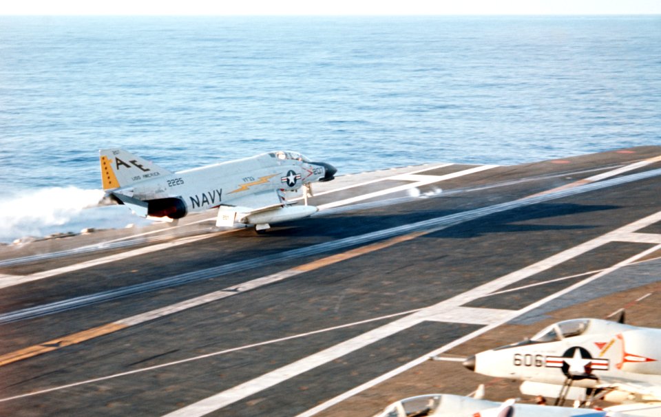 F-4B VF-33 launch DN-ST-88-00730