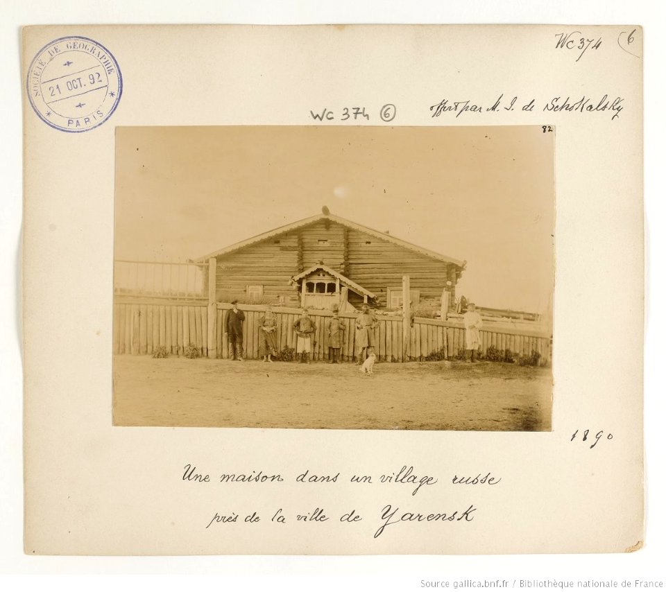 F. 6. Une maison dans un village russe près de la ville de Yarensk