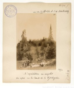 F. 7. L'expédition au complet, au repos sur les bords de la Vytchegda