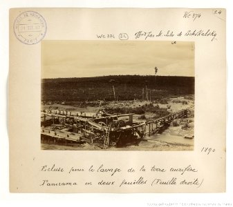 F. 24. Ecluse pour le lavage de la terre aurifère, panorama en deux feuilles (feuille droite)