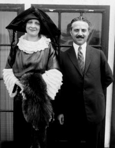 F. Gallo and wife LCCN2014714788 (cropped)