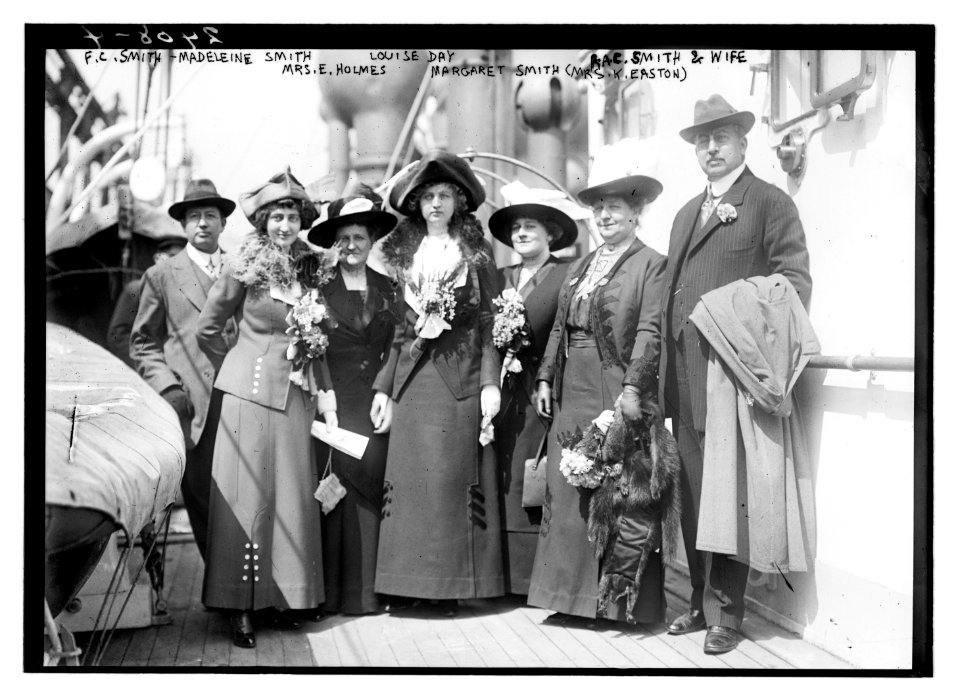 F.C. Smith, Madeleine Smith, Mrs. E. Holmes, Louise Day, Margaret Smith (Mrs. K. Easton), R.A.C. Smith & wife LCCN2014690448