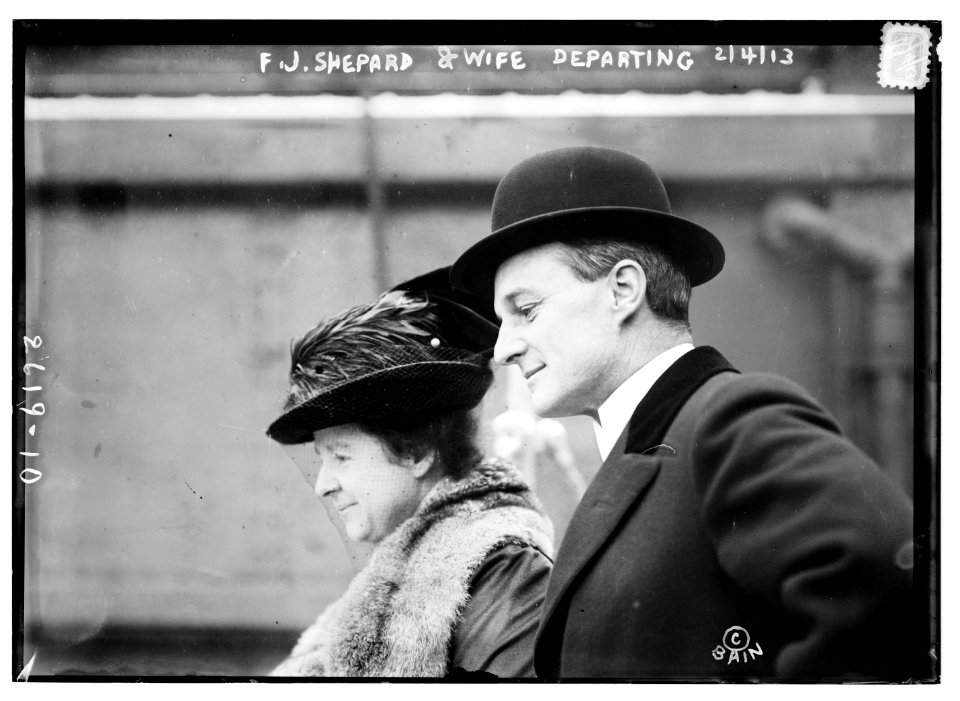 F.J. Shepard and wife departing LCCN2014692403