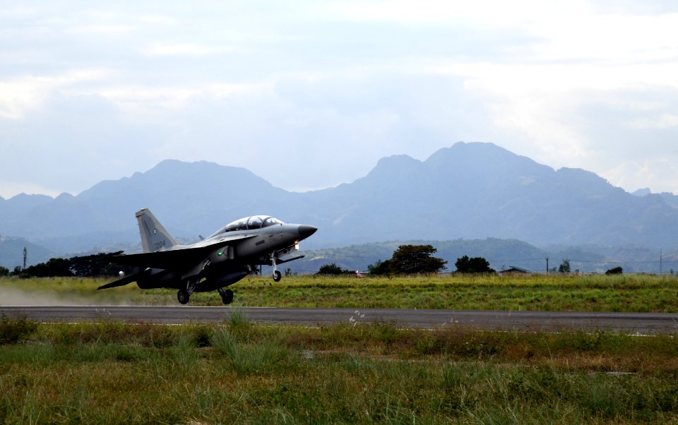 FA-50PH Taking Off - 2019 BACE-P 002