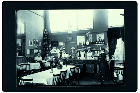 F78-93-Vrouwen werkzaam in vegetarisch restaurant-Nationale Tentoonstelling van Vrouwenarbeid 1898