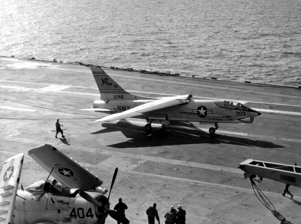 F8U-1 VF-32 trap on USS Saratoga (CVA-60) 1958