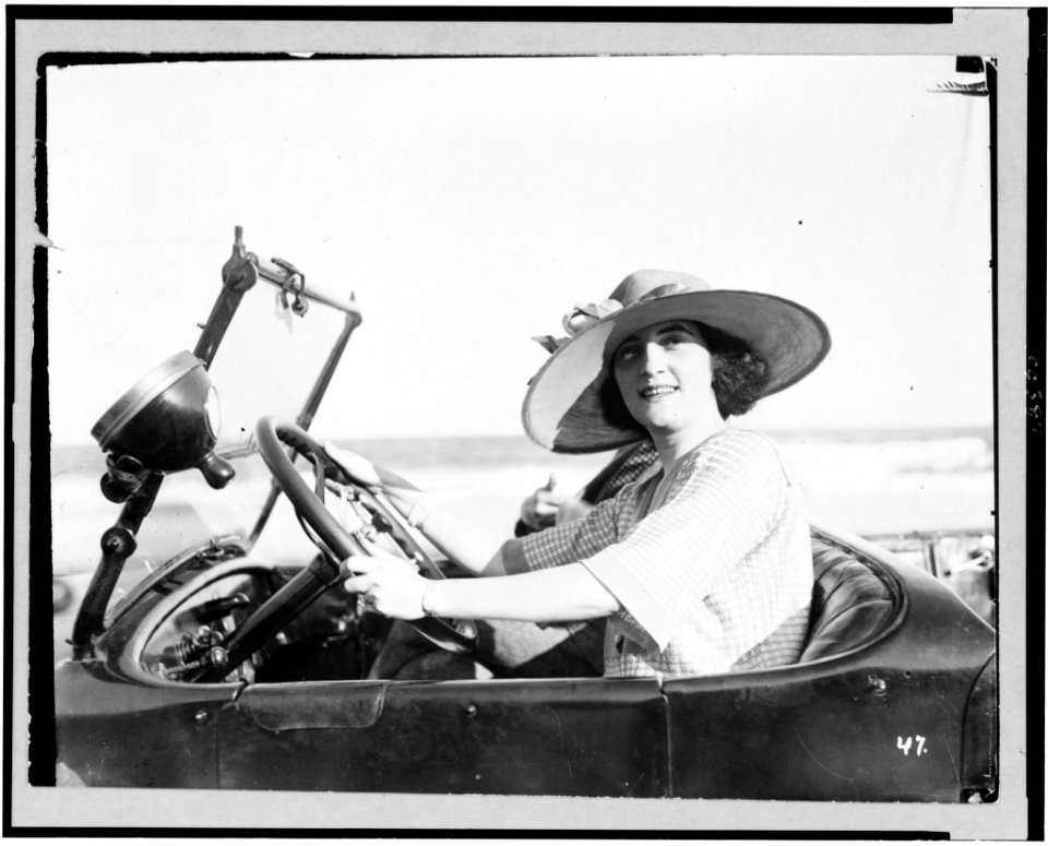 Girl in machine LCCN90712110