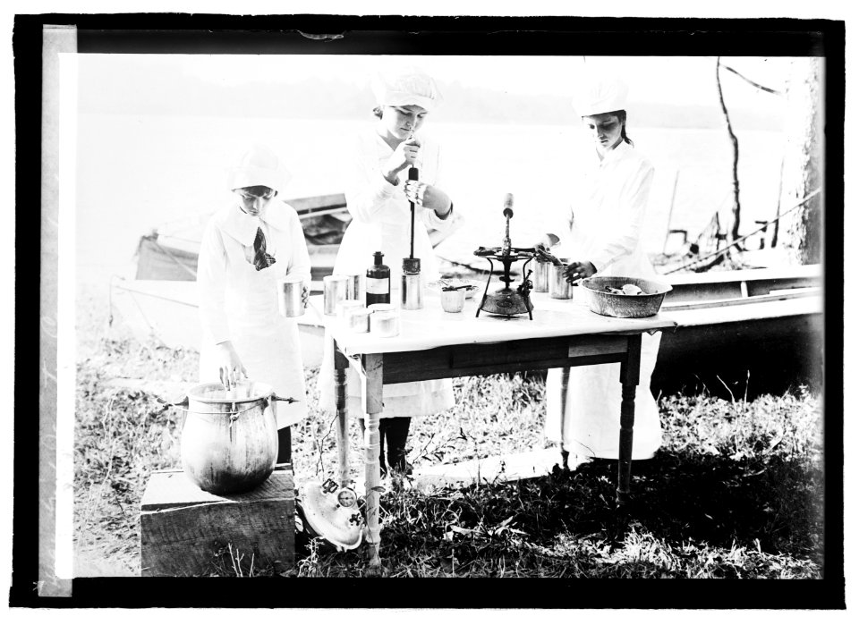 Girl Scouts canning fish LCCN2016821956