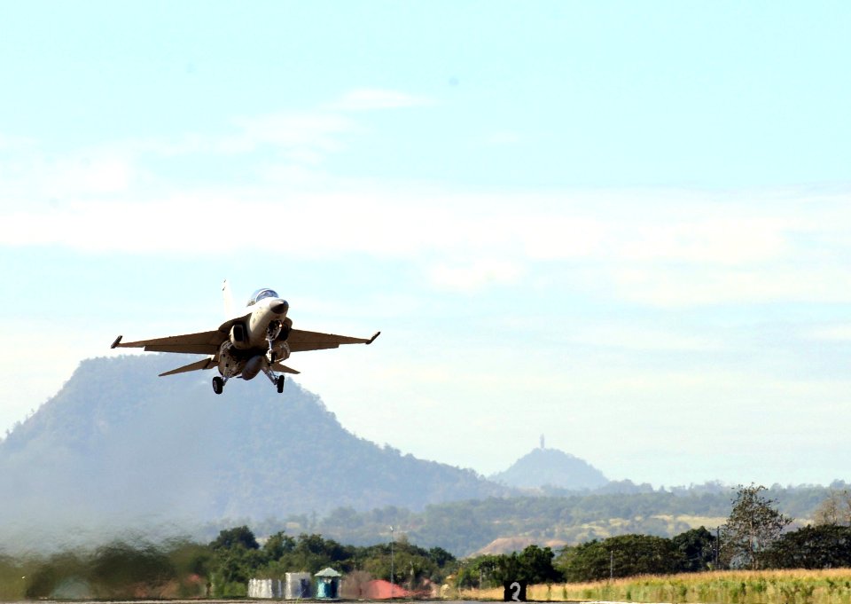FA-50PH Taking Off - 2019 BACE-P 003