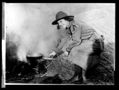 Girl Scouts LCCN2016823419