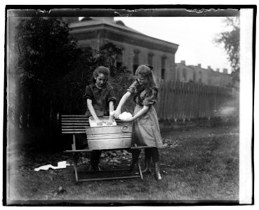 Girl Scouts LCCN2016828940