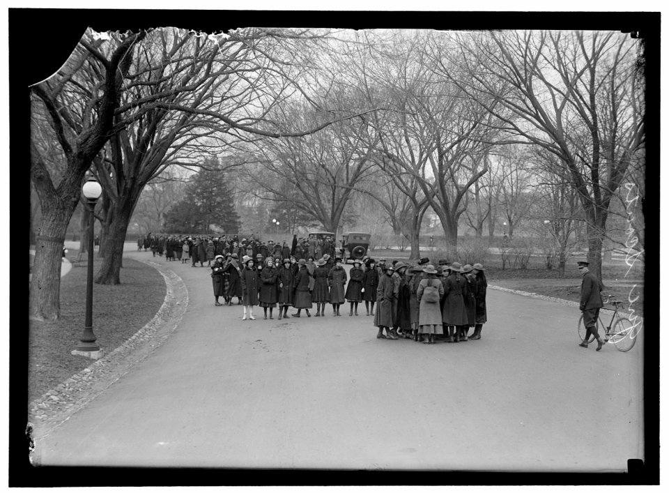 GIRL SCOUTS ON ELLIPSE LCCN2016867264