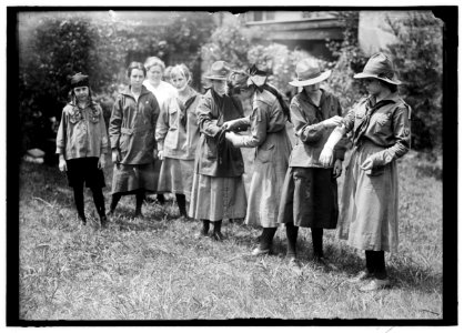 GIRL SCOUTS. PICNIC AT HOME OF MRS. HERBERT HOOVER LCCN2016869385