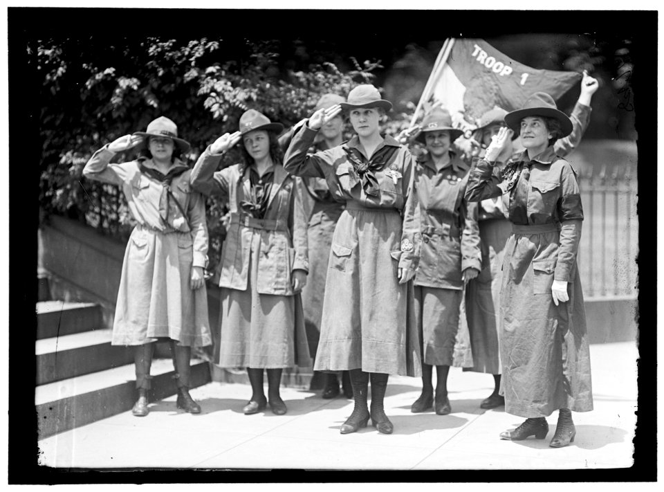 GIRL SCOUTS. TROOP -1. MRS. JULIETTE LOW, FOUNDER, RIGHT; ELENORE PUTSSKE, CENTER; EVALINE GLANCE, 2ND FROM RIGHT LCCN2016867949