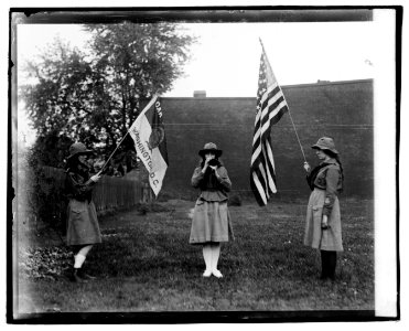 Girl Scouts LCCN2016828945