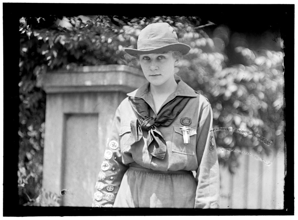 GIRL SCOUTS. ELENORE PUTZSKI LCCN2016867951