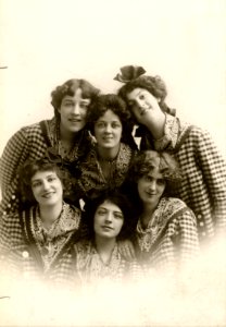 Girls in the chorus of Little Johnny Jones (SAYRE 13853)