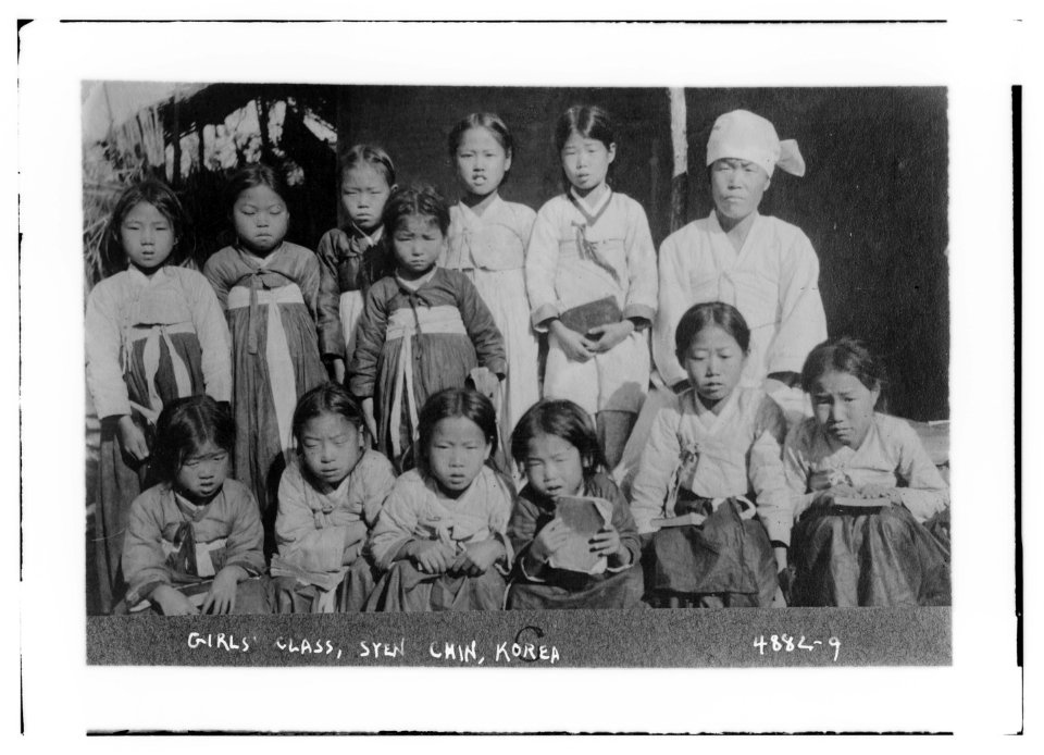Girls' class, Syen Chin, Korea LCCN2014708695