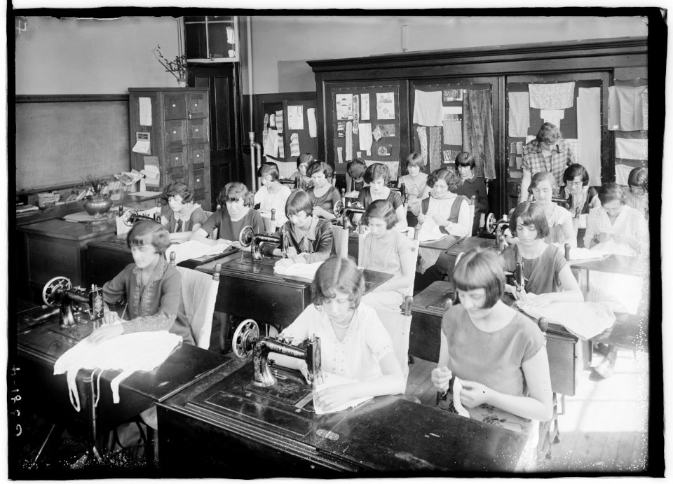 Girl's sewing class LCCN2014718387