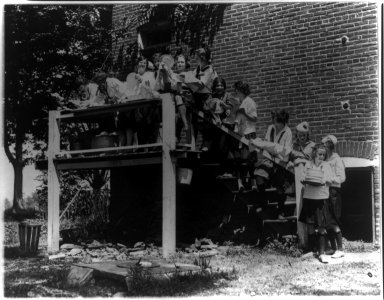 Girls from Washington, D.C., at Y.W.C.A. camp near Winona, Maryland, washing and drying dishes LCCN2001706164