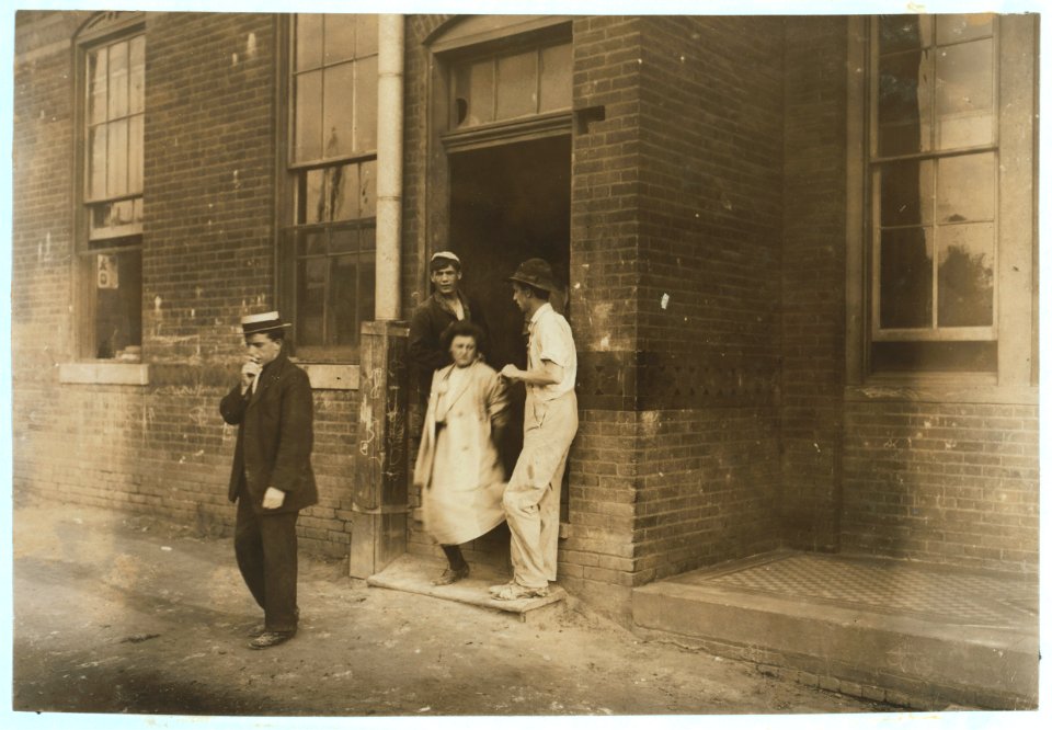 Girls Going Home From Indianapolis Tile Works. Aug., 1908. LOC nclc.04463