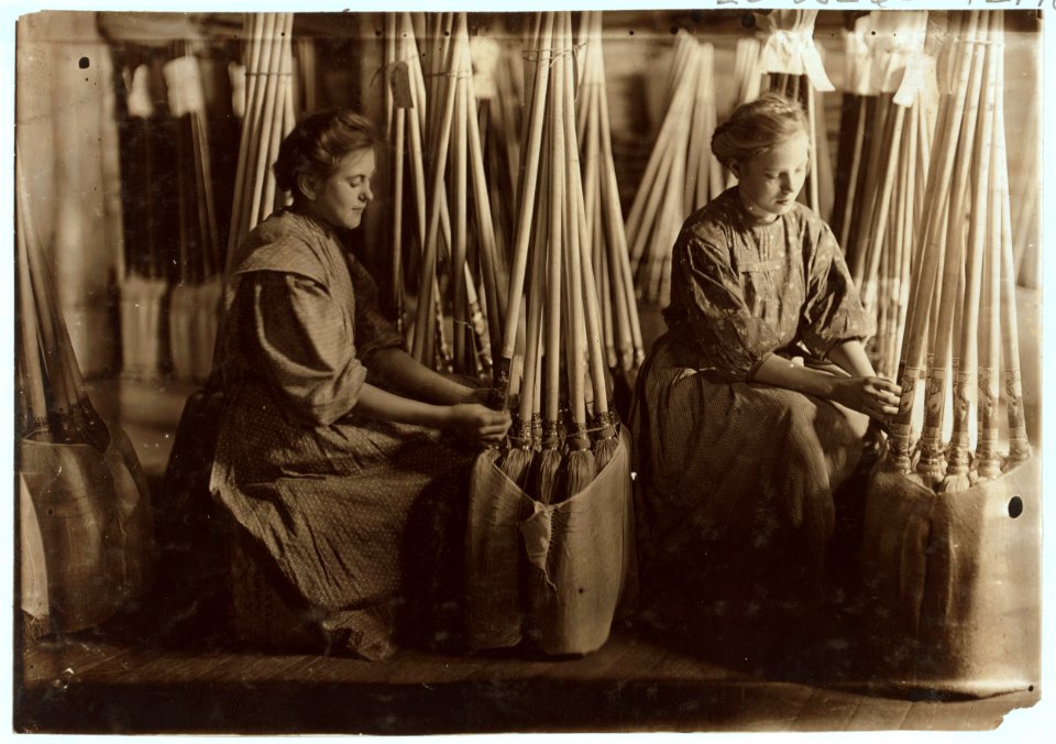 Girls in Packing Room. S. W. Brown Mfg. Co., Evansville, Ind. LOC cph.3a42469