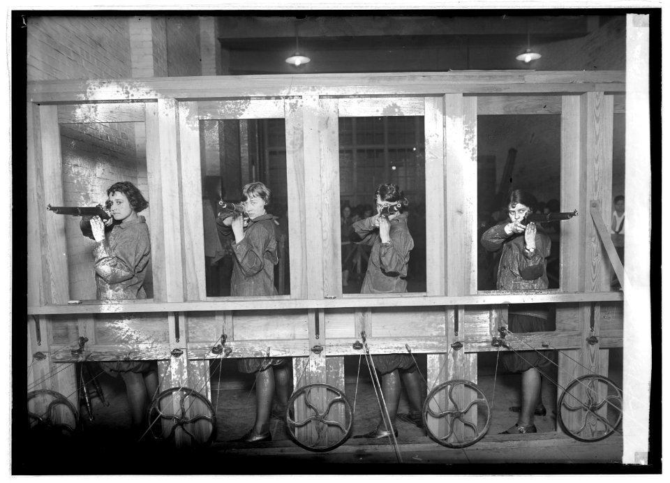 Girls rifle team, Central, 11-9-22 LCCN2016846866