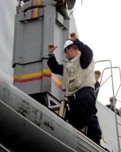 Giving directions 140303-N-HB951-081