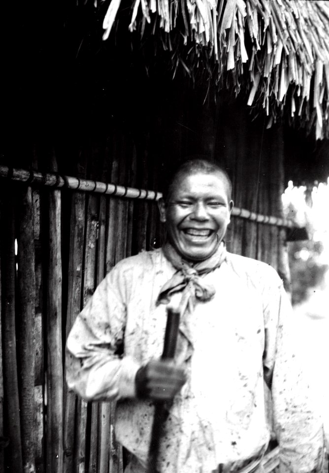 Glad indian, Lokal, Missionsstn Cavinas, nära Rio Beni, Bolivia. Stam, Cavina. Cavinas - SMVK - 005021