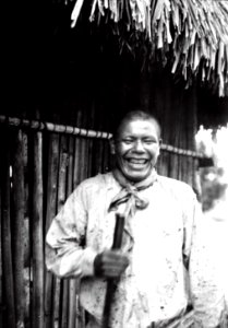Glad indian, Lokal, Missionsstn Cavinas, nära Rio Beni, Bolivia. Stam, Cavina. Cavinas - SMVK - 005021