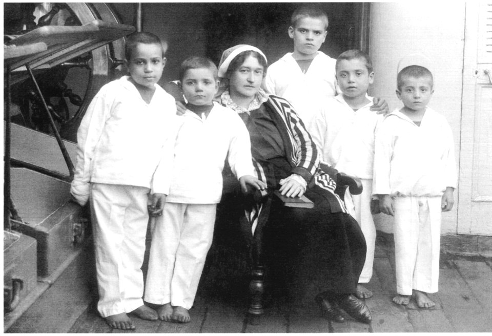 Giulia Civita Franceschi with five boys on the kindergarten ship Caracciolo