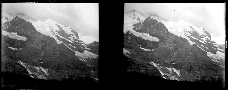 Glacera i muntanyes nevades prop de Chamonix