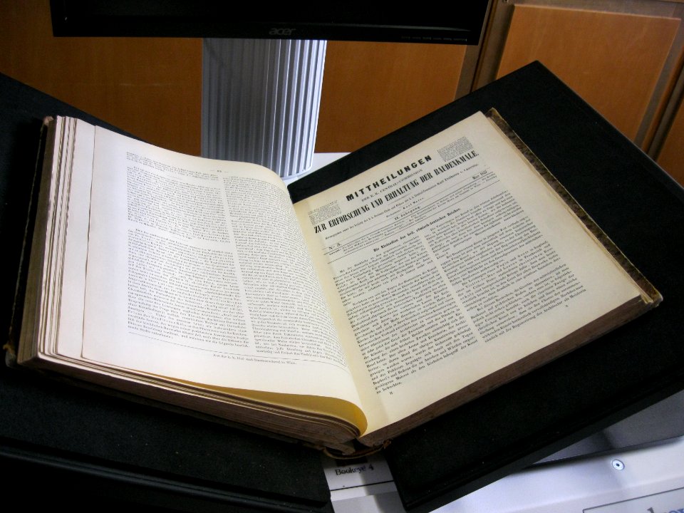 Glamprojekt - Bookscanning - BDA Hofburg Vienna 01