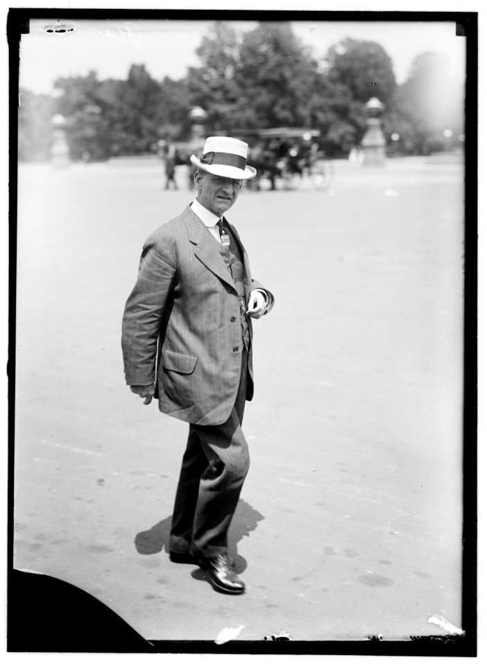 GLASS, CARTER. REP. FROM VIRGINIA, 1902-1918; SECRETARY OF THE TREASURY, 1918-1920; SENATOR, 1920- LCCN2016864659