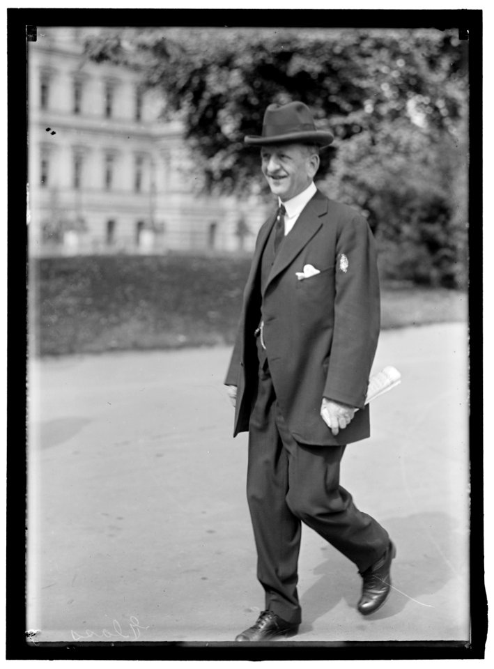 GLASS, CARTER. REP. FROM VIRGINIA, 1902-1918; SECRETARY OF THE TREASURY, 1918-1920; SENATOR, 1920- LCCN2016864929