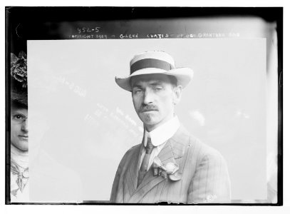 Glenn Curtis LCCN2014684096