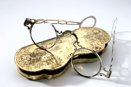 Glasögon - brillor med fodral. 1700-talets mitt - Hallwylska museet - 85743