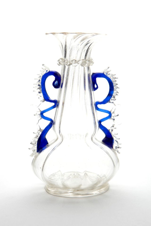 Glasvas från 1600-talet med veckade blå öron - Skoklosters slott - 93444