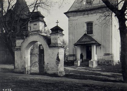 Glockenturm und Eingang in die Kirche in Wladimir Wolinsky (BildID 15694391)