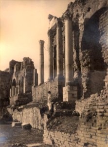 Gloeden, Wilhelm von (1856-1931) - n. 0037B - Teatro greco di Taormina - Da Crupi