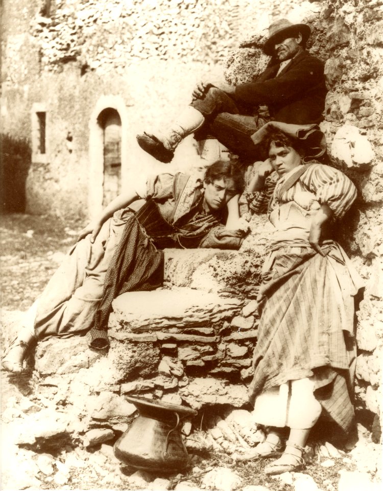 Gloeden, Wilhelm von (1856-1931) - Contadini - Collezione Alinari