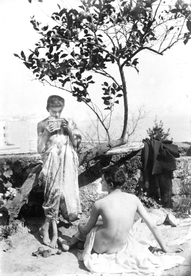 Gloeden, Wilhelm von (1856-1931) - n. 0125 - Posillipo - Timbro e data 8 marzo 1899. Perna, p. 94