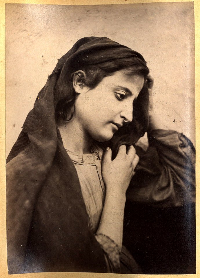 Gloeden, Wilhelm von (1856-1931) - n. 0011 - Madonna