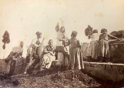 Gloeden, Wilhelm von (1856-1931) - n. 0013 - Famiglia contadina di Taormina 1880s