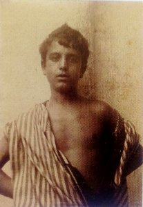 Gloeden, Wilhelm von (1856-1931) - n. 0015 - Auch ich in Arkadien, p. 33 cm 11,3 x 16,1