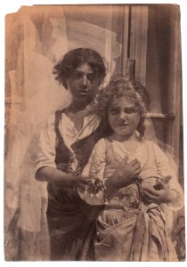 Gloeden, Wilhelm von (1856-1931) - n. 0059 recto - Aste La Rosa - Cm 12x17 - Fiori e balocchi per l'onomastico e il compleanno