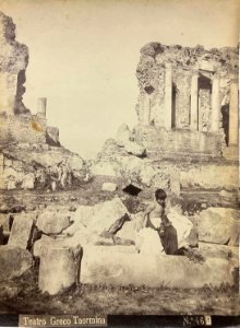 Gloeden, Wilhelm von (1856-1931) - n. 0046 B - Teatro greco di Taormina
